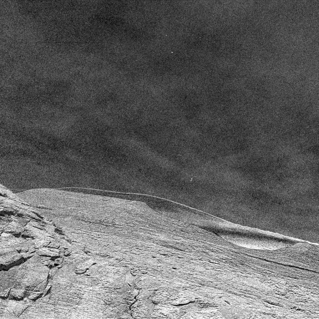 La sonda Curiosity en Marte observa hermosas nubes a la deriva