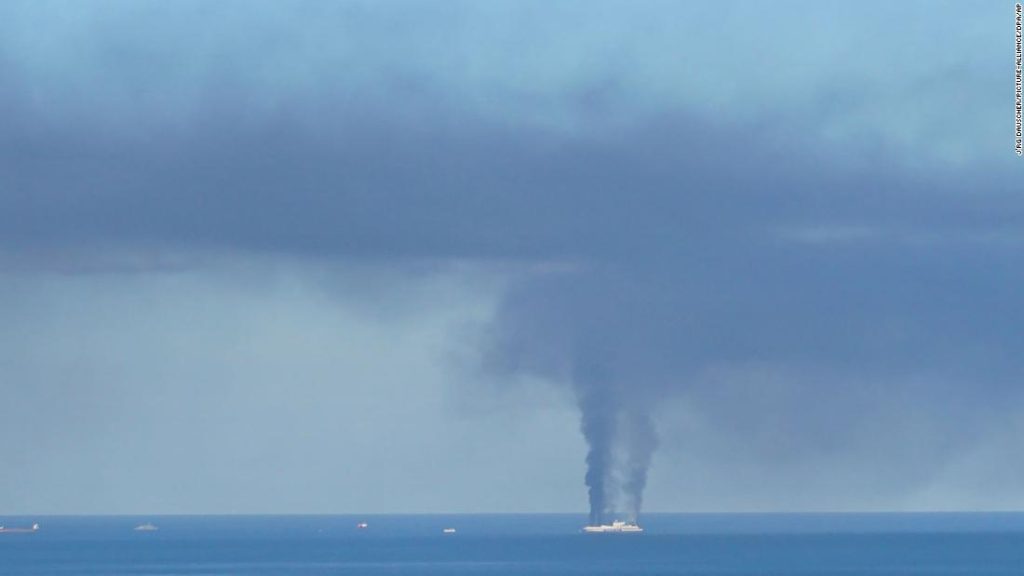 Incendio en ferry griego: pasajeros evacuados cuando el barco se incendia