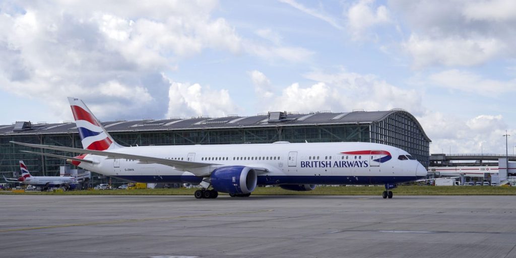 Abogado inicia vuelo de British Airways porque la niñera 'no está sentada en clase ejecutiva'