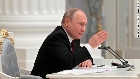Putin reconoce territorios separatistas en el este de Ucrania, marcando una fuerte escalada de la crisis