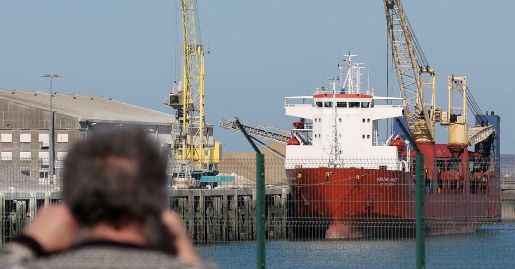 Francia, imponiendo sanciones a Rusia, se apodera de un barco en el Canal