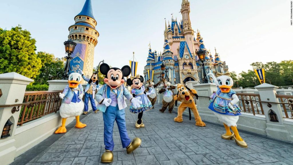 Requisitos de levantamiento de máscaras de Disney Resorts USA para visitantes vacunados