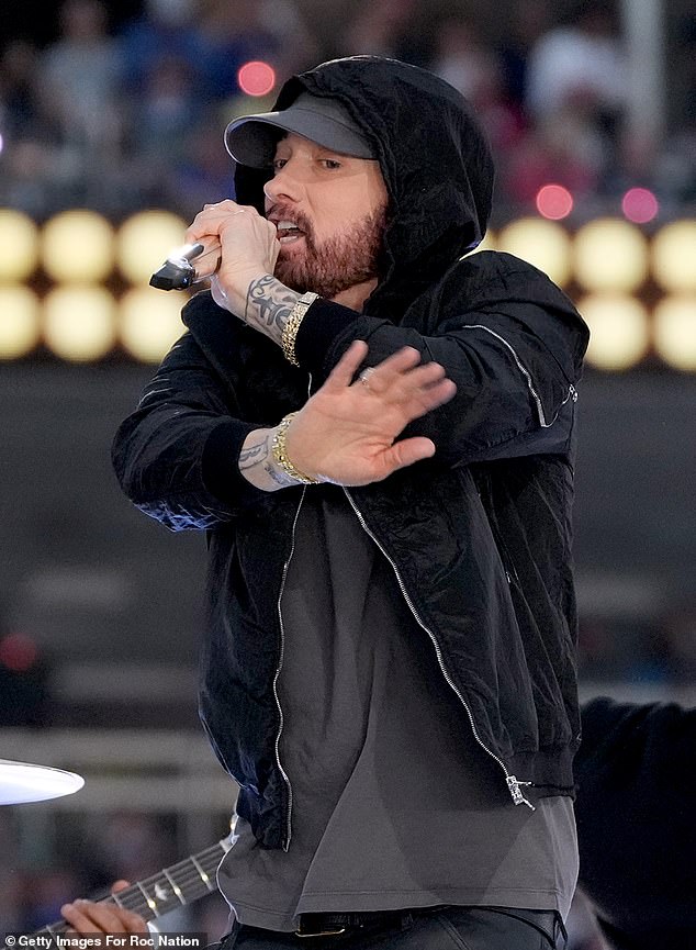 Espectáculo de medio tiempo del Super Bowl: 73,5 millones de unidades nuevas vienen inmediatamente después de la actuación de Eminem en el espectáculo de medio tiempo del Super Bowl el 13 de febrero de 2022
