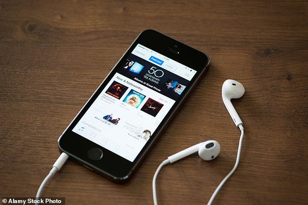 Desde 2020, Apple ha estado cobrando a sus clientes £ 19 por un nuevo enchufe o auriculares.