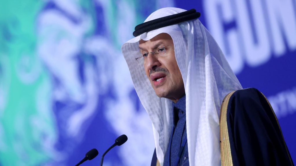 El ministro de Energía de Arabia Saudita dice que la OPEP eliminará la política de las decisiones sobre el petróleo