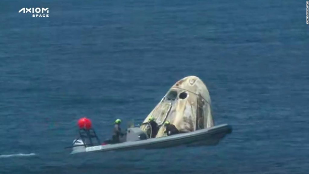 La misión privada completa de los astronautas de SpaceX se lanza con éxito después de una semana de retraso