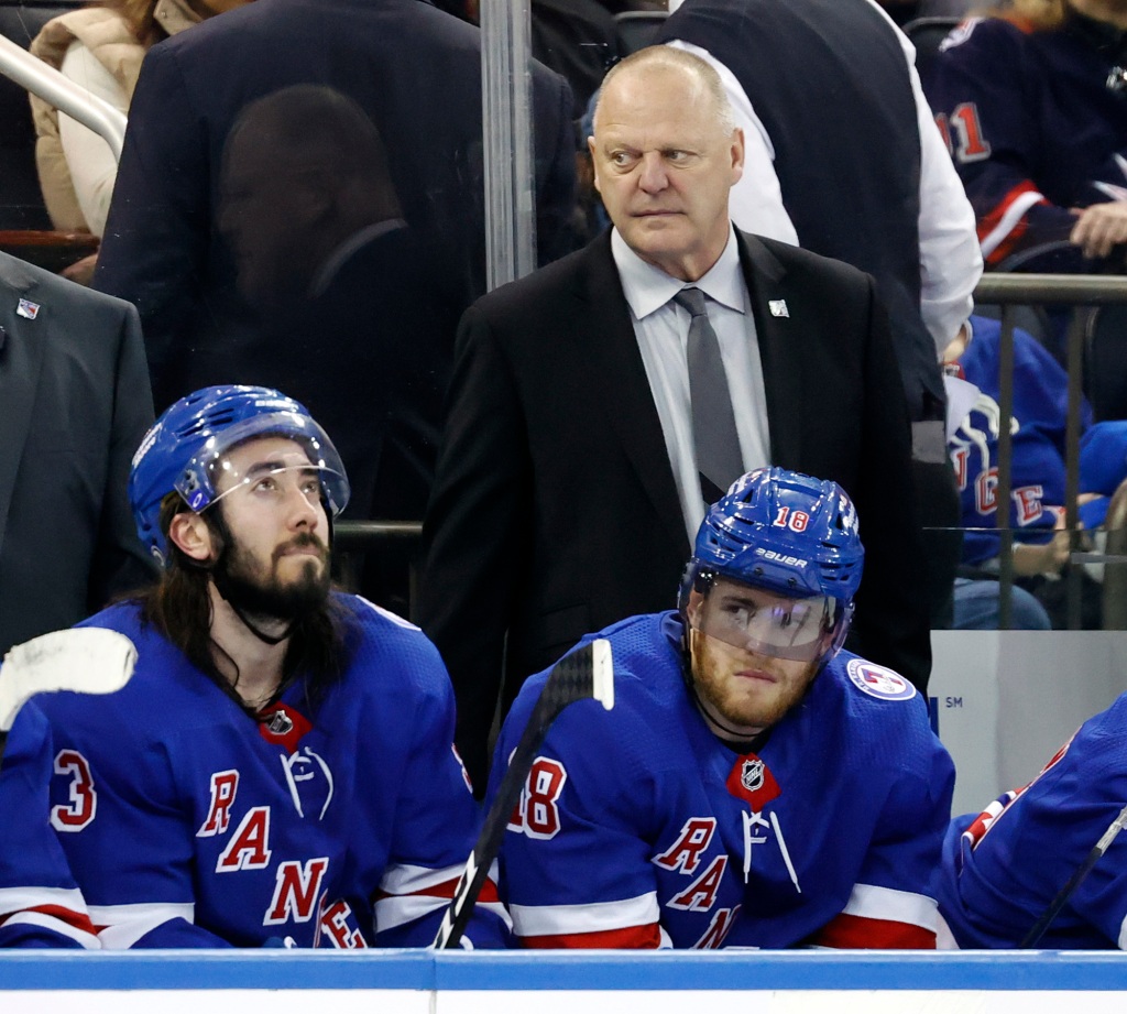 Gerard Gallant y los Rangers necesitan ampliar su enfoque con los playoffs de la NHL a partir de la próxima semana.