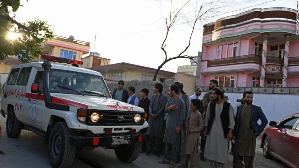 Explosión de mezquita en Kabul: al menos 10 muertos, se teme a muchos más