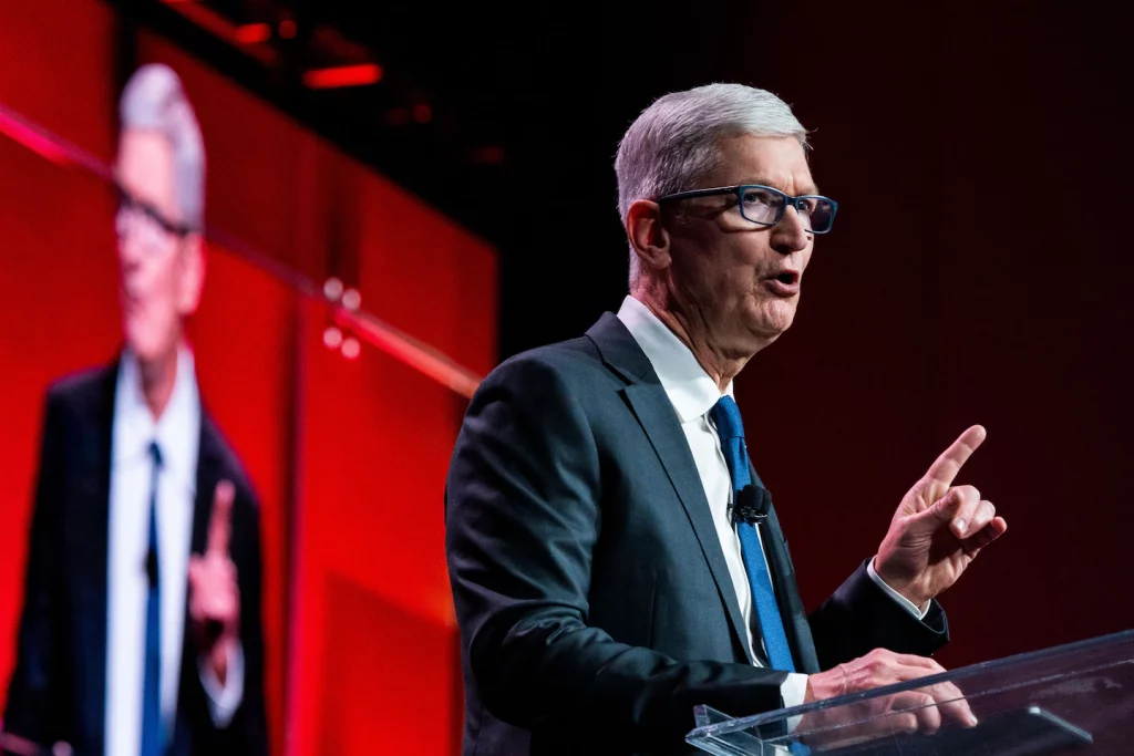 El CEO de Apple, Tim Cook, lucha con los esfuerzos para regular la App Store en el título de privacidad