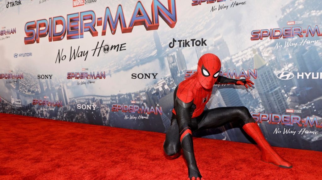 Hombre de Florida sigue orinando lo suficiente como para romper el récord mundial de ver Spider-Man: No Way Home