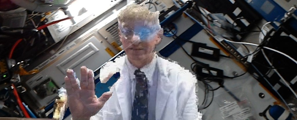 La NASA envió un médico a la Estación Espacial Internacional en el primer logro de "Holoportación" del mundo