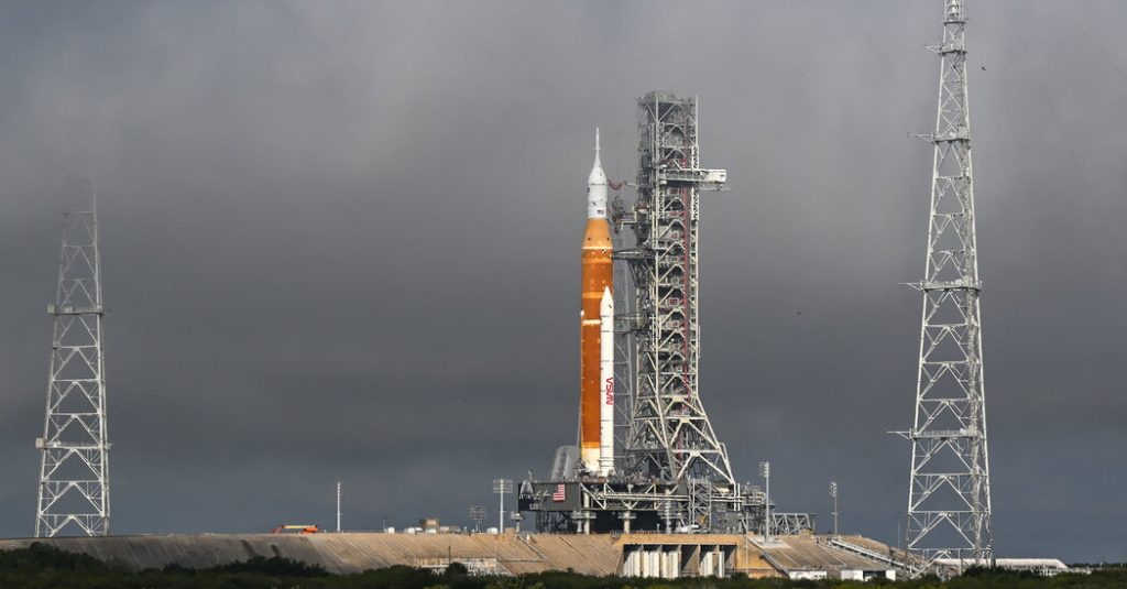 La NASA sacará su cohete lunar de la plataforma de lanzamiento para repararlo