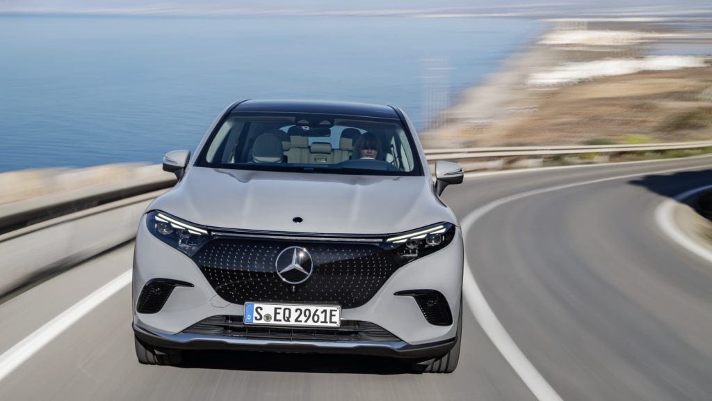 Mercedes-Benz ha desvelado su nuevo coche eléctrico, el EQS SUV, fabricado en Estados Unidos