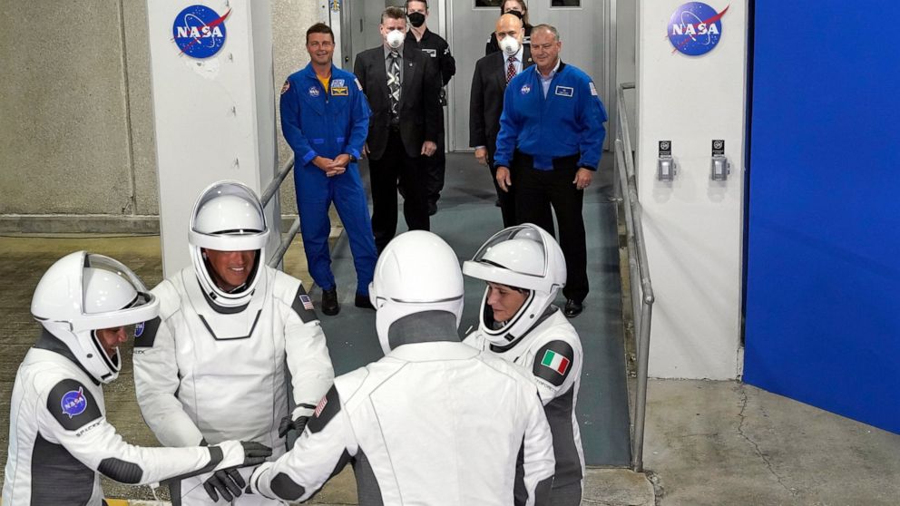 SpaceX lanzó 4 astronautas de la NASA después de un vuelo privado