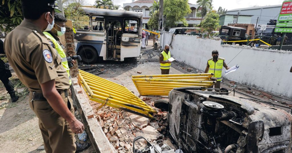 Sri Lanka impone toque de queda luego de que el presidente declarara el estado de emergencia