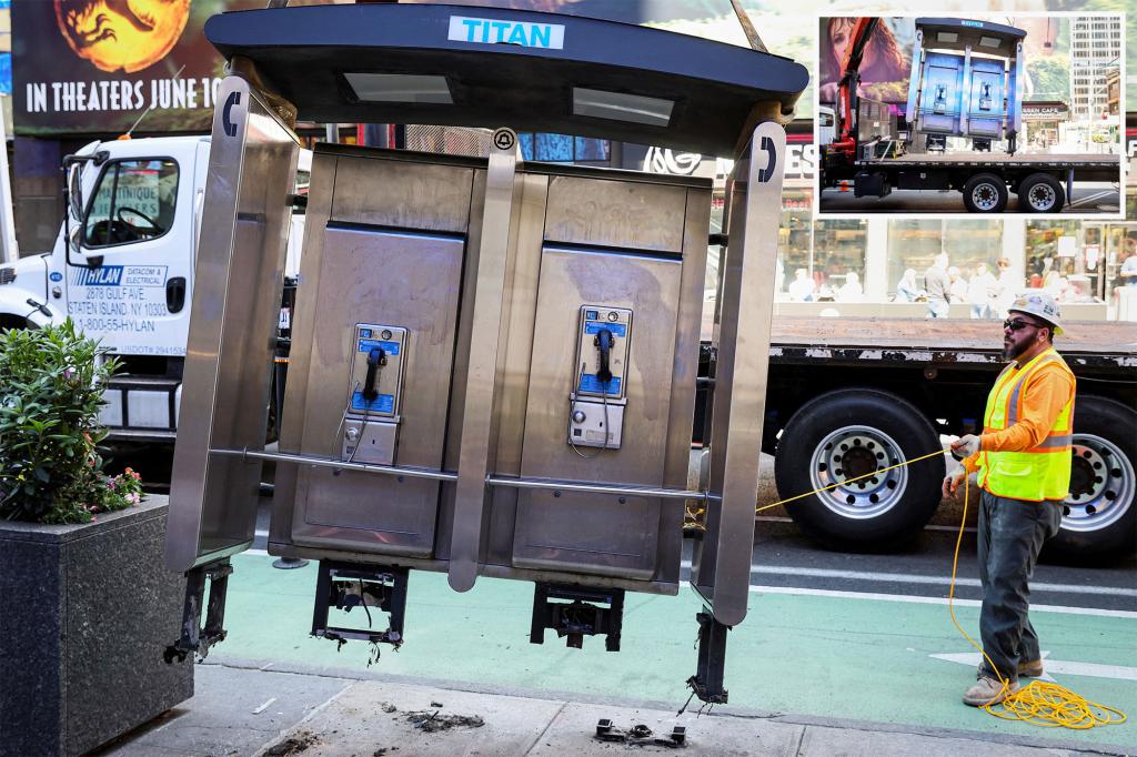 El teléfono público más nuevo de la ciudad de Nueva York desde la calle