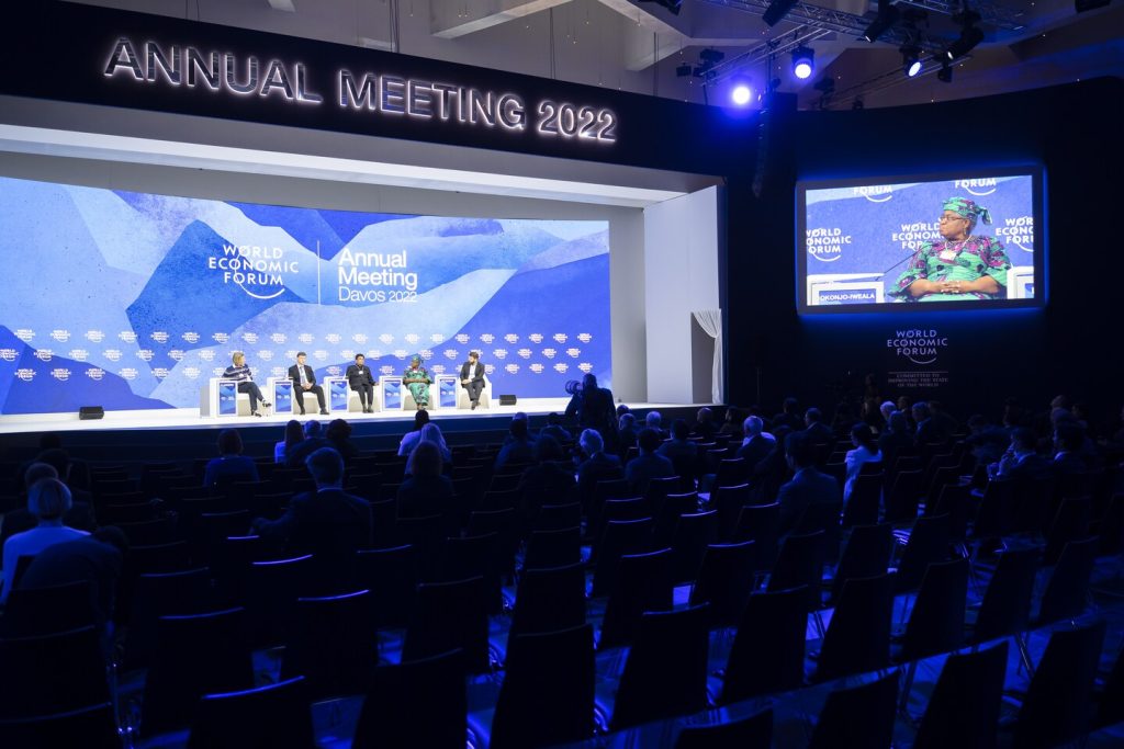 La élite de Davos reevalúa la globalización en medio de la pandemia y la agitación bélica