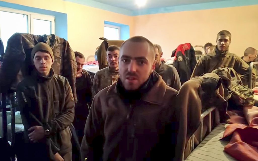 Las fuerzas ucranianas se rinden en Mariupol registradas como prisioneros de guerra