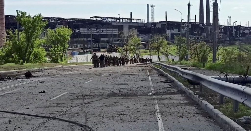Rusia dice que más combatientes ucranianos se han rendido en Mariupol