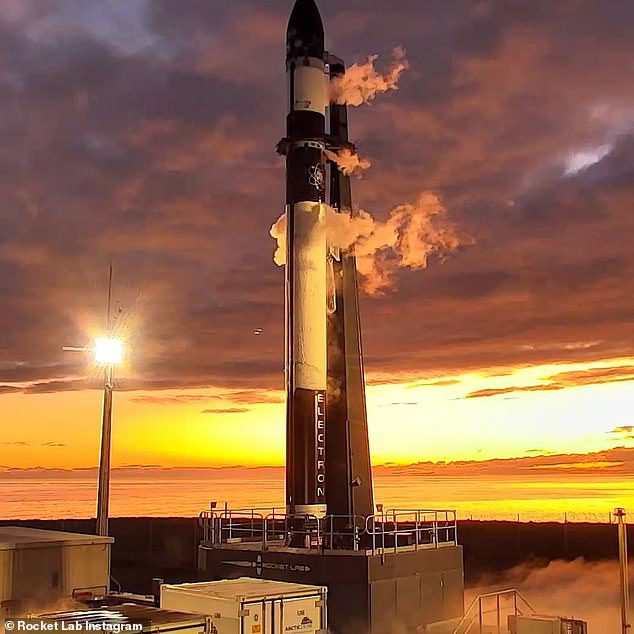 La empresa estadounidense Rocket Lab enviará al espacio el satélite CAPSTONE en su cohete electrónico (en la foto)