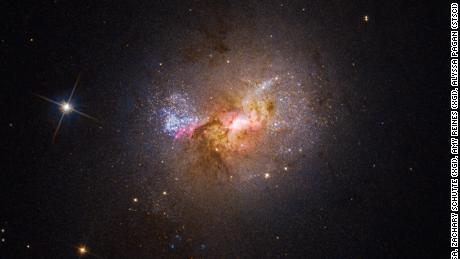 El agujero negro que alimenta el nacimiento de estrellas obliga a los científicos a hacer un doble trabajo