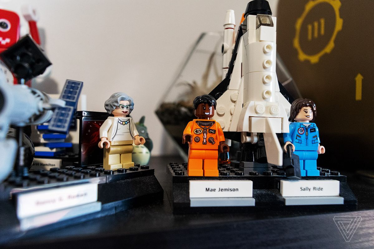 Astronautas y el Legoكوك Shuttle