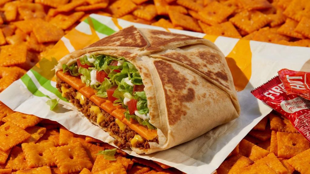 La comida más nueva de Taco Bell usa un Cheez-It de gran tamaño