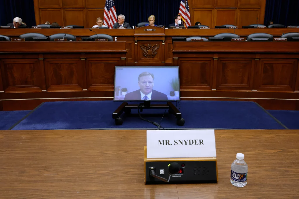 El Comité de Supervisión de la Cámara dice que Daniel Snyder se resiste a la citación
