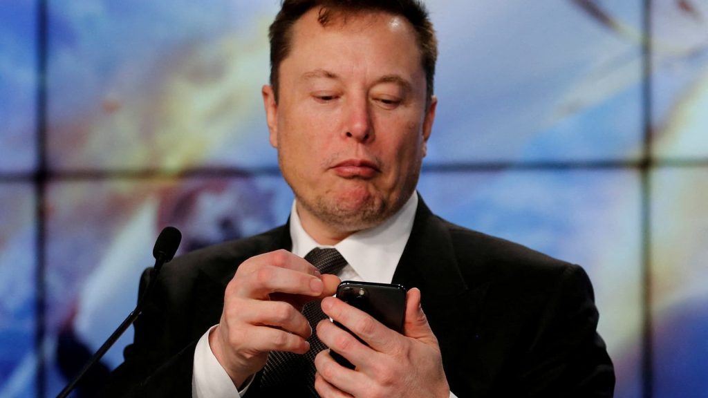 Musk dice que Twitter se niega a compartir datos en cuentas de spam