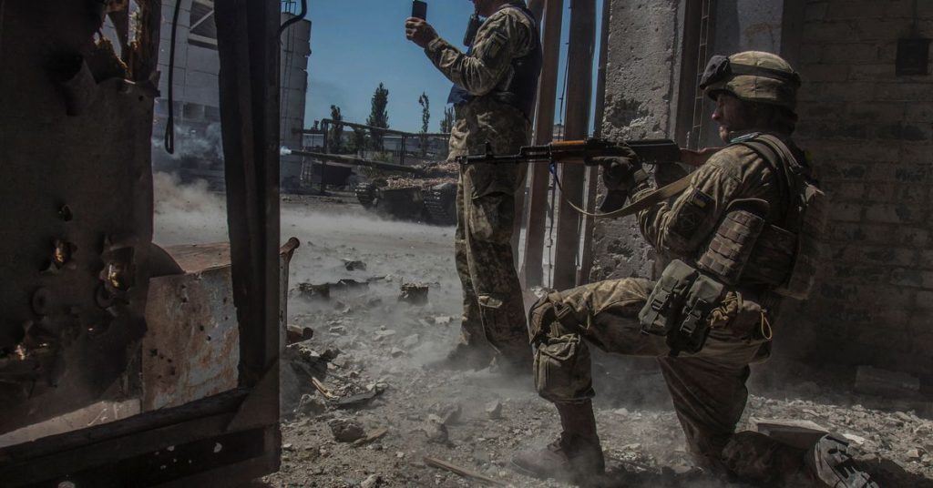 Ucrania dice que la batalla por las ciudades gemelas de Donbass alcanza un "clímax aterrador"