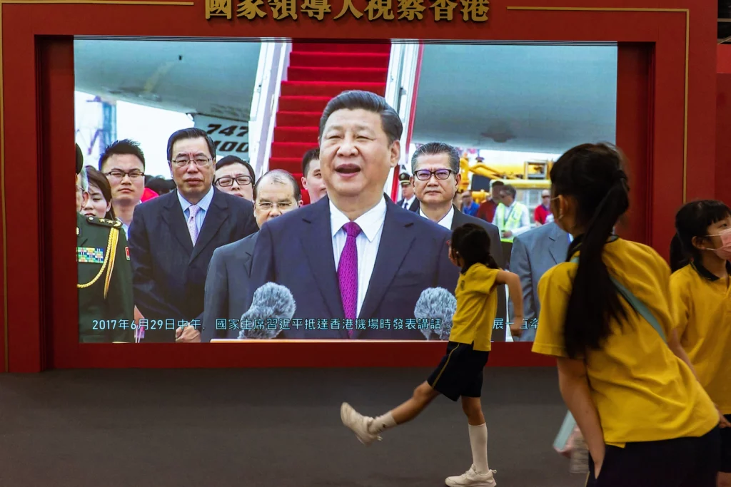 Xi Jinping chino visita Hong Kong para celebrar aniversario de entrega