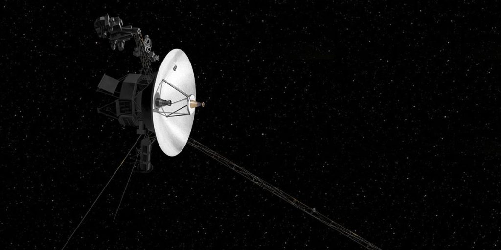 Los ingenieros consultan los manuales de Voyager de 45 años para corregir un error