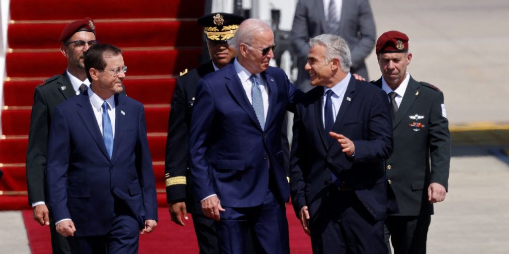 Biden llega a Israel en un viaje de alto riesgo a Oriente Medio para impulsar los lazos