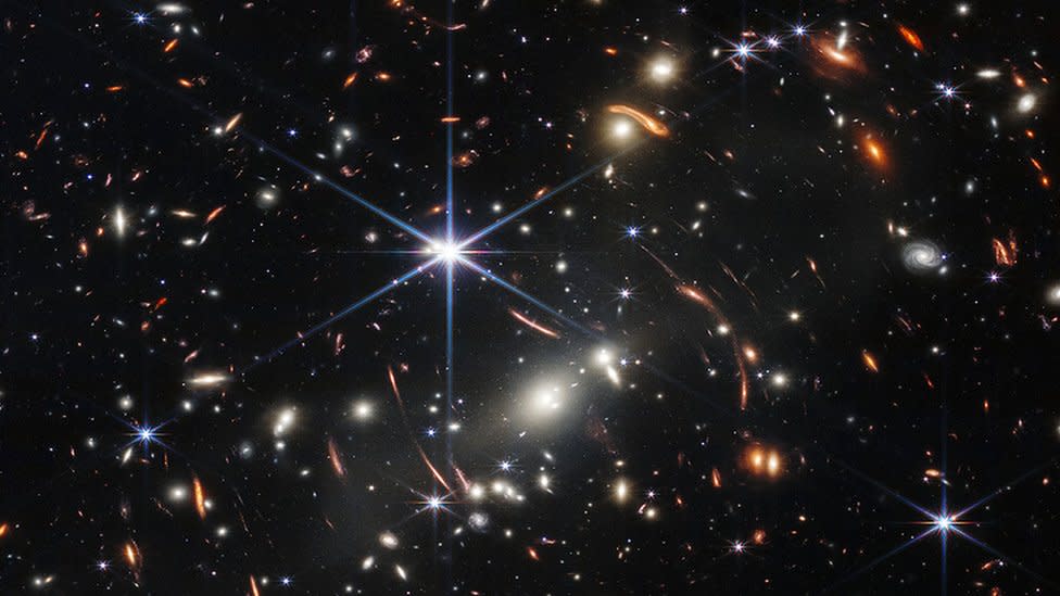El telescopio James Webb de la NASA revela millones de galaxias