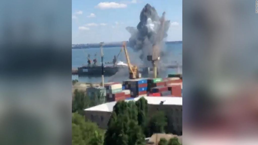 Misiles rusos alcanzan Odessa un día después de acordar un acuerdo de exportación de granos