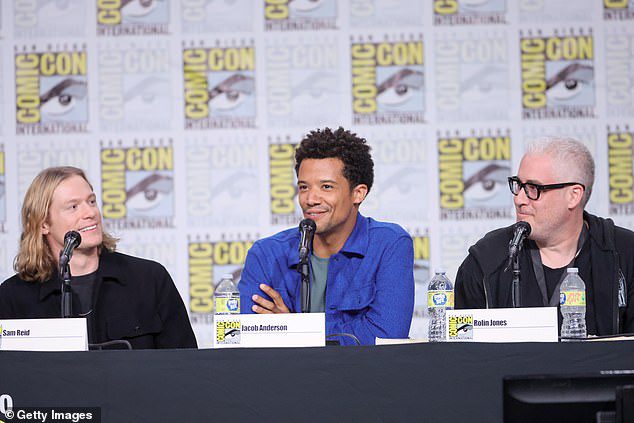 Reed, Anderson y Rollin Jones estuvieron en un panel durante la Comic Con International 2022: San Diego en el Centro de Convenciones de San Diego el sábado