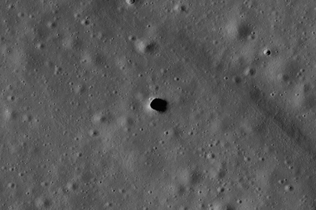 La cámara de terreno SELENE/Kaguya de Japón y el generador de imágenes multibanda capturaron la antigua región volcánica de la luna llamada Marius Hills.