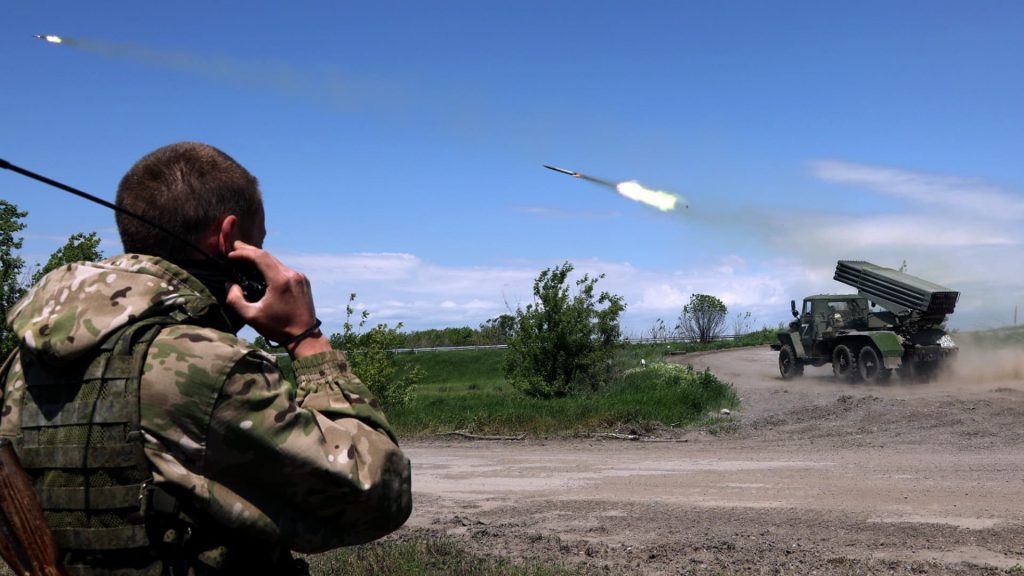 La inteligencia británica dice que Rusia está acercando más reservistas a Ucrania