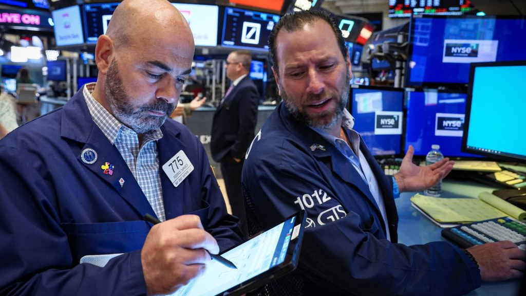 Los futuros de acciones suben mientras Wall Street espera más ganancias bancarias