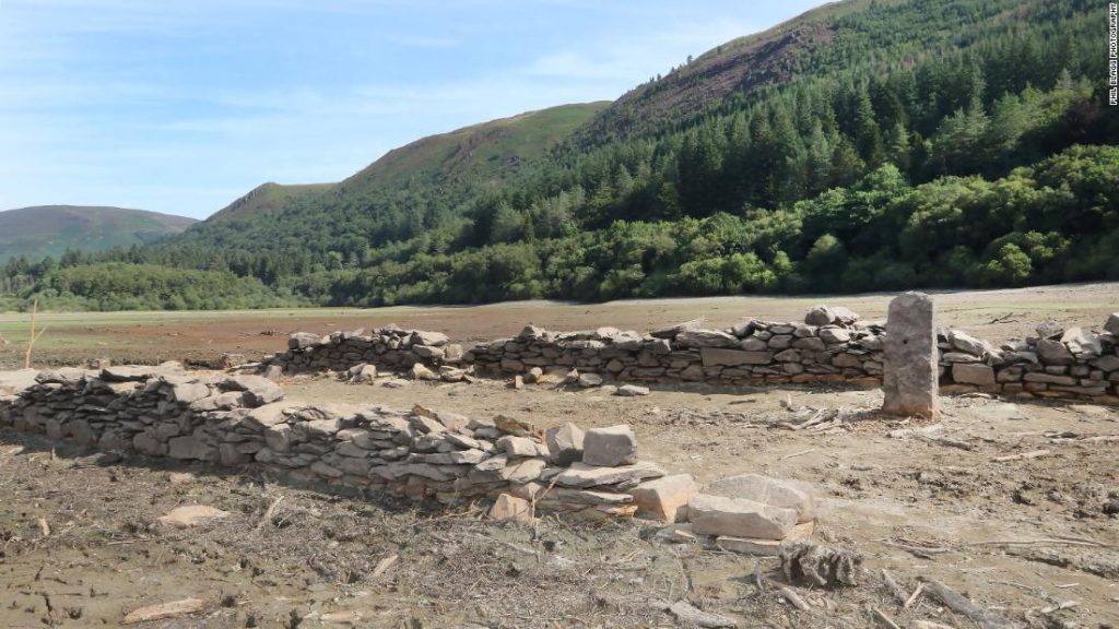 La sequía revela un pueblo galés sumergido en un embalse del siglo XIX