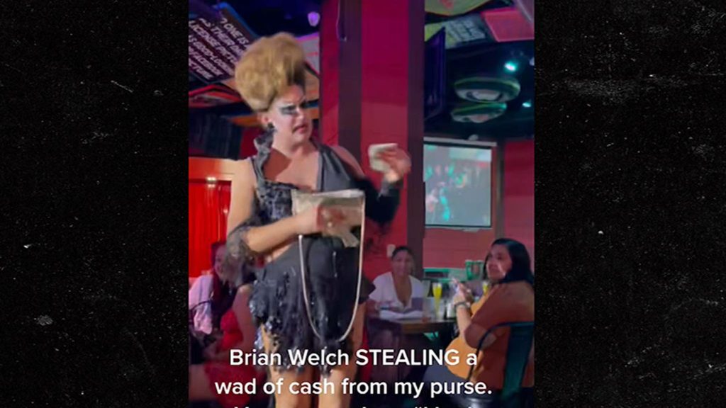 La estrella de 'RuPaul's Drag Race' niega haberle robado dinero a un invitado de Las Vegas