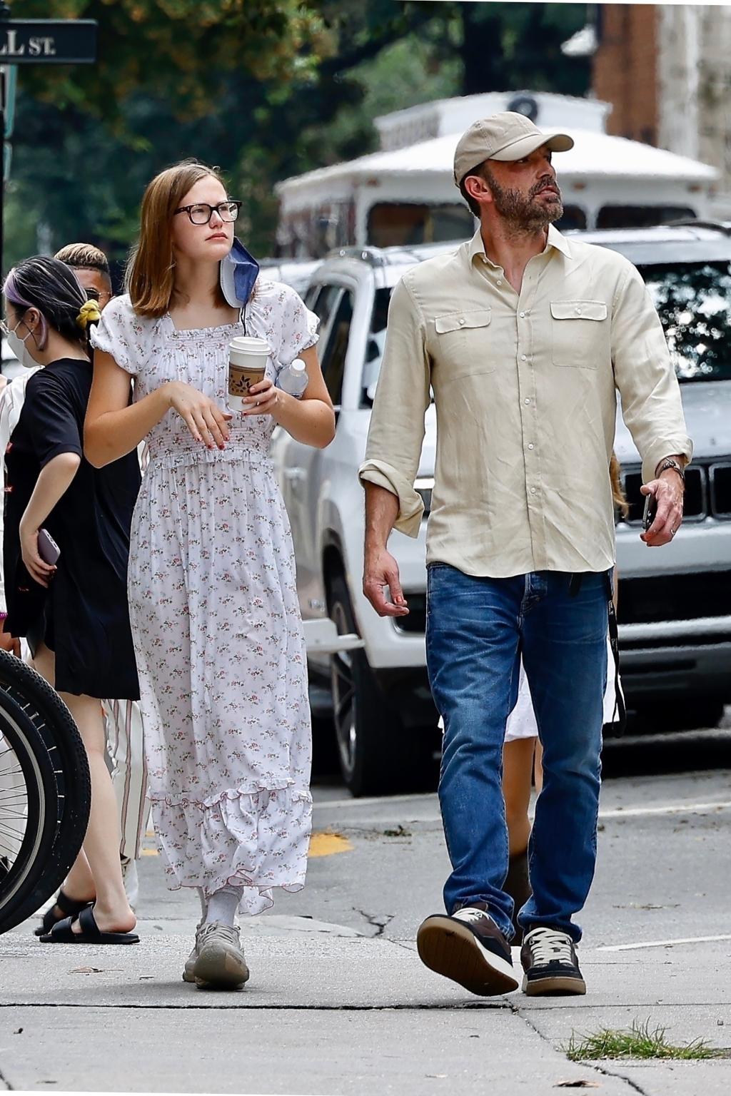 * PREMIUM-EXCLUSIVO * Ben Affleck y Jennifer Lopez van de compras a Savannah