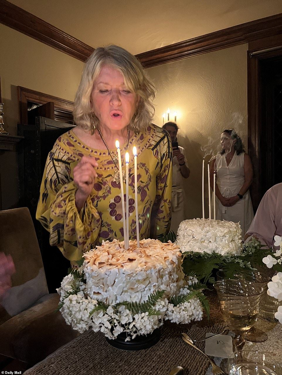 Celebraciones navideñas: Martha Stewart celebró su cumpleaños número 81 en su casa de Seal Harbor, Maine, con sus mejores amigas.