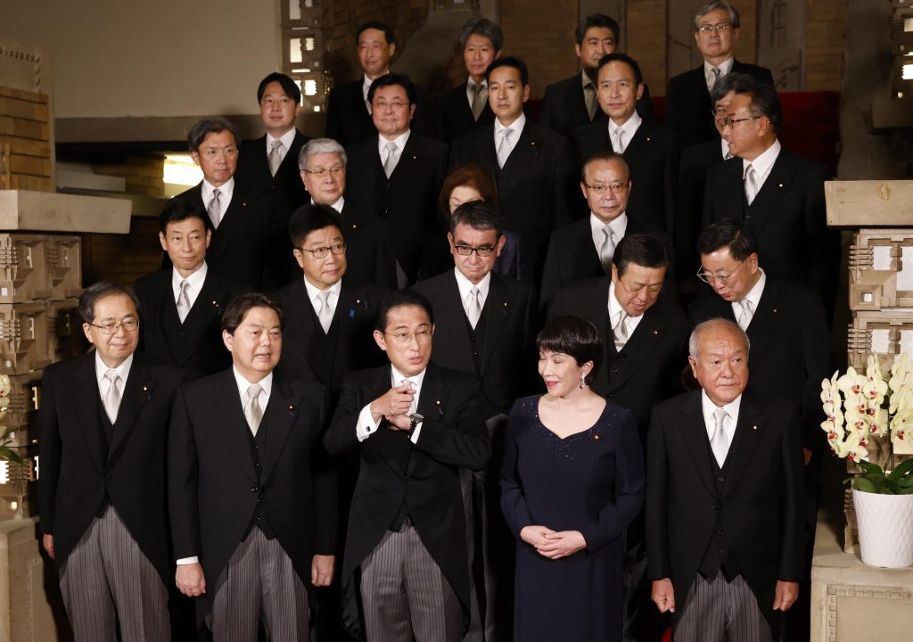El primer ministro japonés purifica el gobierno después de que disminuye el apoyo a las relaciones con la iglesia