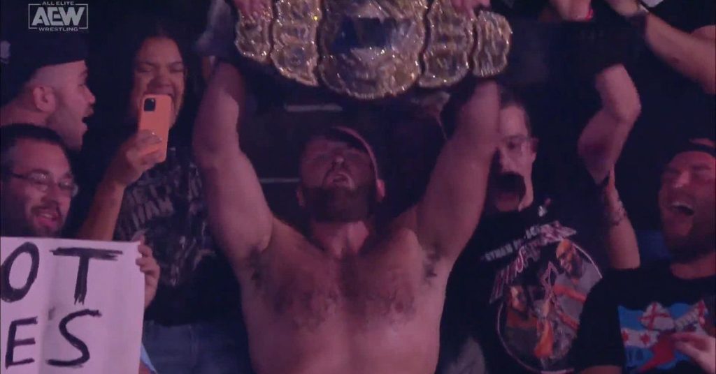 Jon Moxley domina a CM Punk para unir el título Mundial AEW