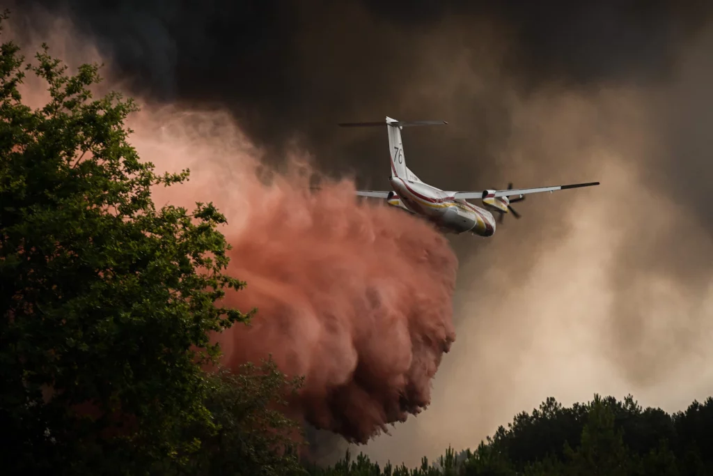 Los incendios forestales estallan cerca de la región vinícola de Burdeos, Francia
