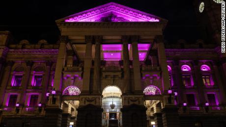 El Ayuntamiento de Melbourne se tiñe de rosa el 9 de agosto.