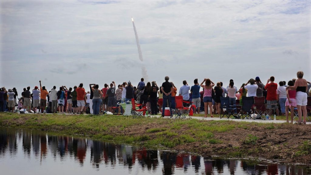 Se esperan multitudes gigantes para el lanzamiento inaugural del cohete gigante de la NASA