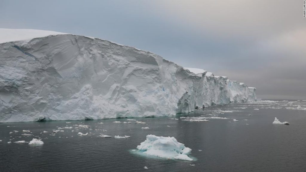 Los científicos dicen que el glaciar Thwaites del 'Día del Juicio Final' atrapará 'sus uñas'