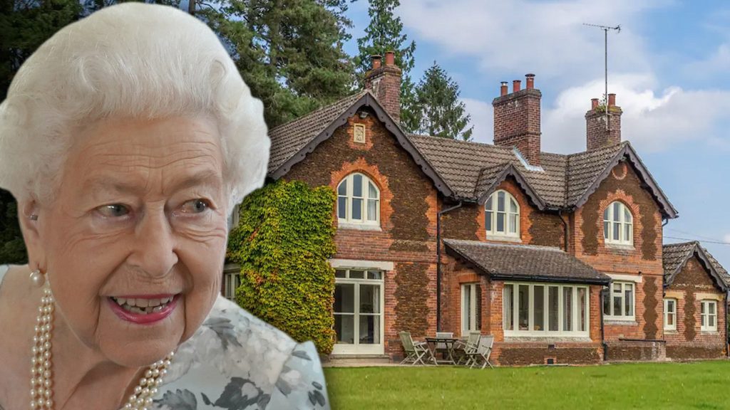 Queen Elizabeth's Garden Home en Airbnb reservado hasta 2024
